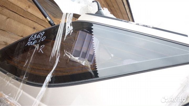 Стекло собачника правое Toyota Harrier MCU10