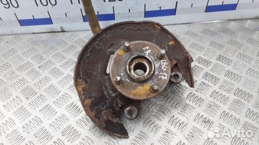 Ступица передняя правая toyota corolla E12 (LBG17N
