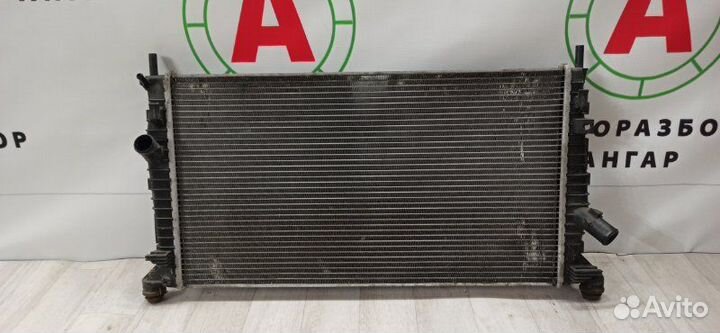 Радиатор охлаждения двигателя Ford Focus хетчбэк