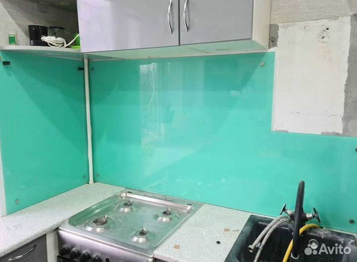 Стеклянный фартук на кухню