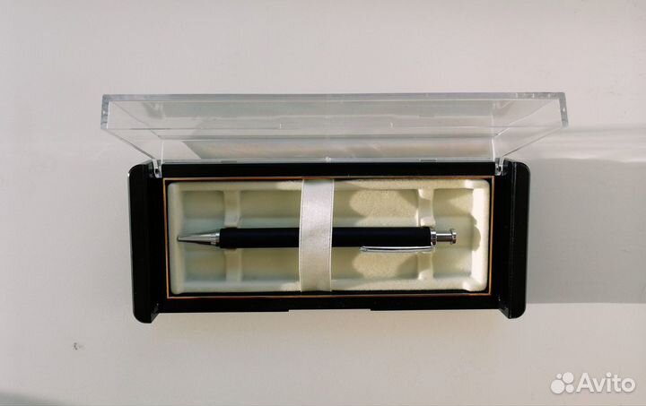 Ручка шариковая в подарочной упаковке.Новая