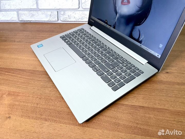 Ноутбук Lenovo / Full HD / 4 ядра / 8 гб RAM