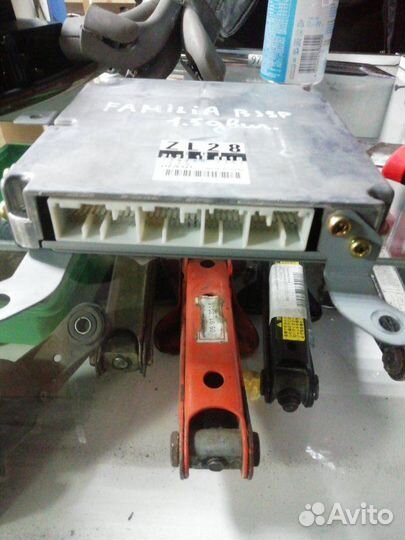 Блок управления двигателем Mazda Familia BJ5P zlde