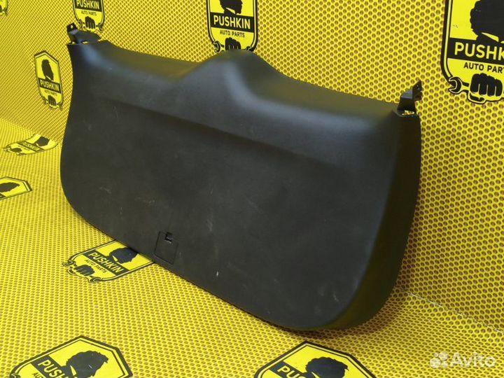 Обшивка крышки багажника панель задняя Mitsubishi