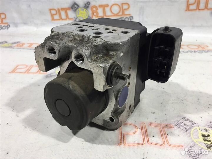 Блок ABS под капотом Toyota Windom (MCV30) 2004-2