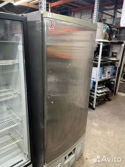 Холодильный шкаф