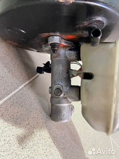 Вакуумник с гтц в сборе Kia Sorento 2002