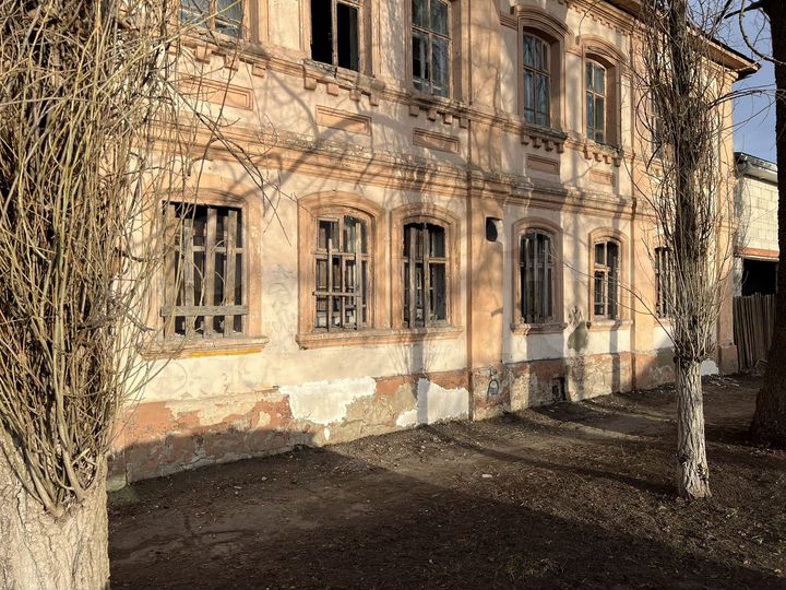 Здание, 907 м²