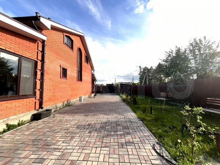 Дом 187 м² на участке 8,2 сот.