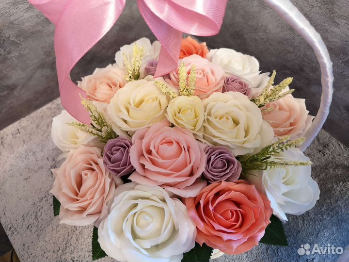 Корзина с розами