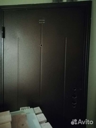 Дверь входная металлическая бу