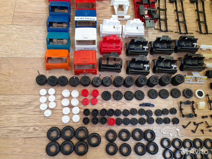 Запчасти для моделей элекон 1:43 много