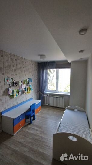 Мебель в детскую для дошкольника(кровать и стол)