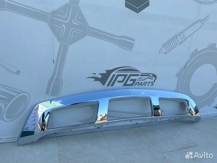 Накладка переднего бампера X166 A1668852825