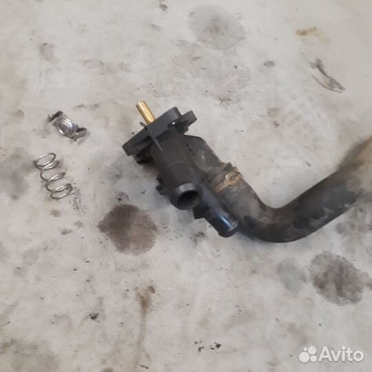 Корпус термостата 4M5G6L721 Форд Фокус 2 1.6