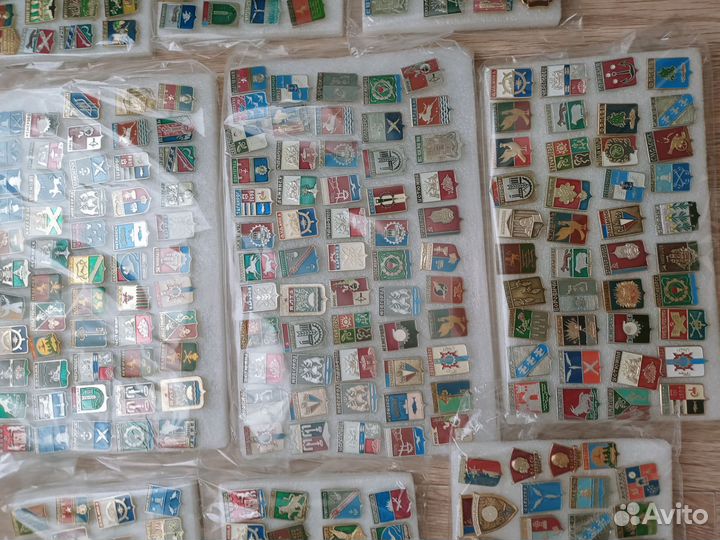 Продам значки гербы городов