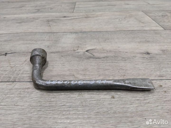 Ключ баллонный 19мм