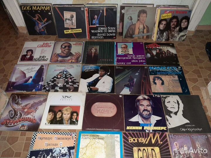 Винил много