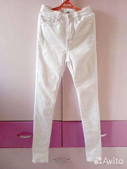 Белые джинсы