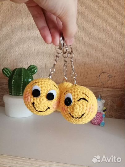 Вязаные брелки ручной работы