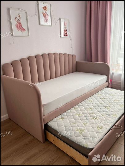 Детская кровать с мягкой спинкой