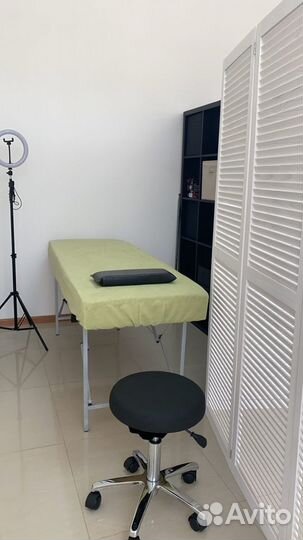 Массажная кушетка с подушками