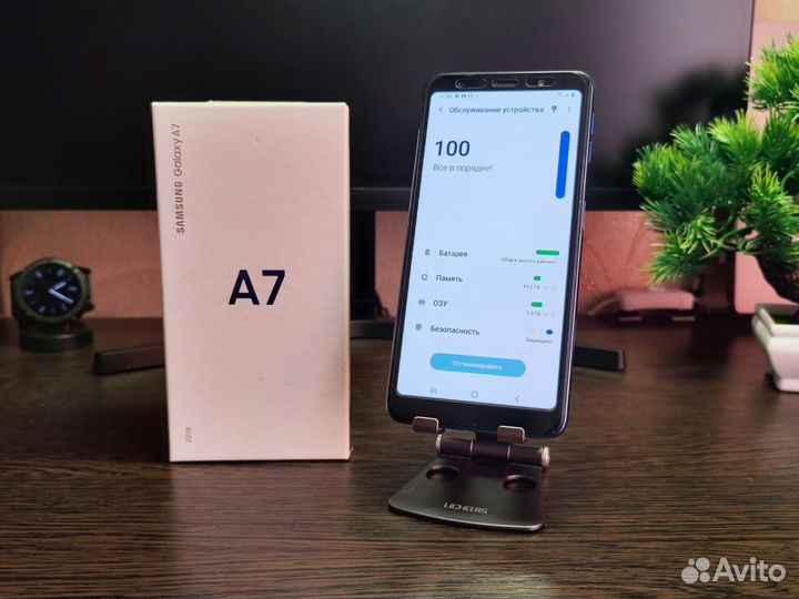 Samsung Galaxy A7 (2018), 4/64 ГБ