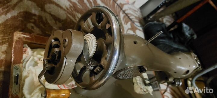 Швейная машинка зингер ручная