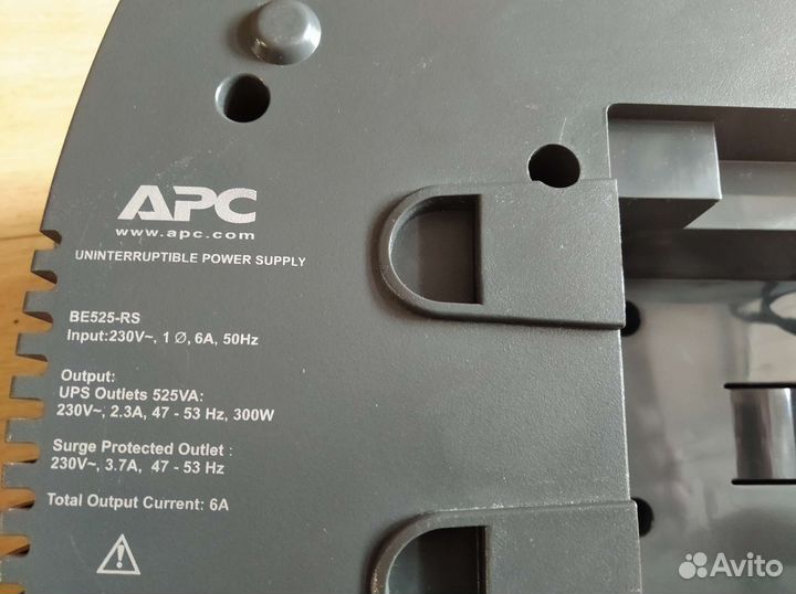 Источник бесперебойного питания APC back-ups 525