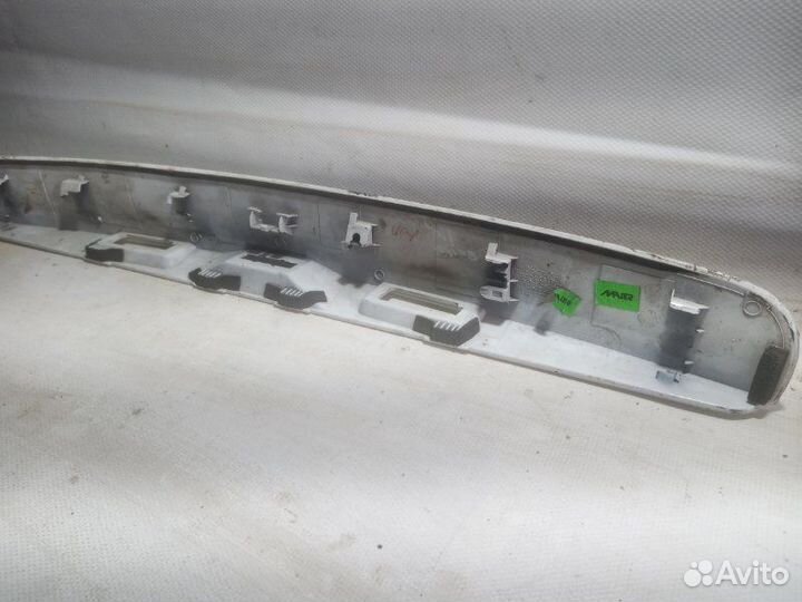 Накладка двери багажника задняя Nissan Qashqai J10