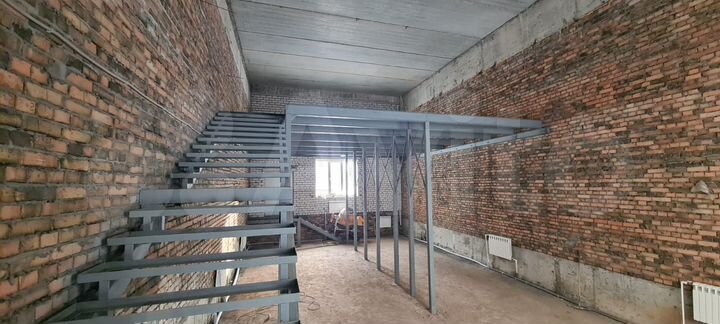 Под кафе, салон, магазин. Трафик