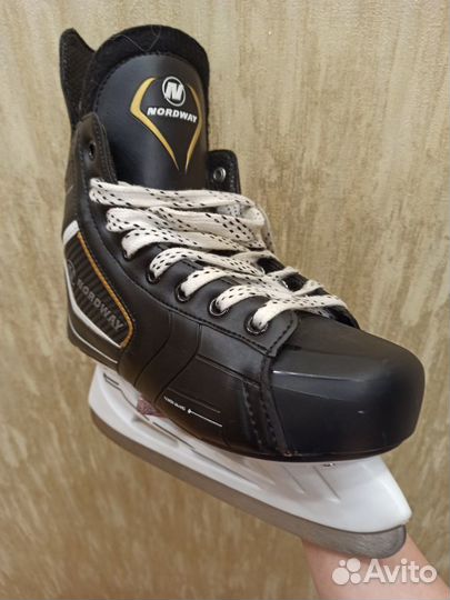 Коньки хоккейные