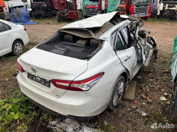 Toyota Camry 3.5 AT, 2019, битый, 999 999 км
