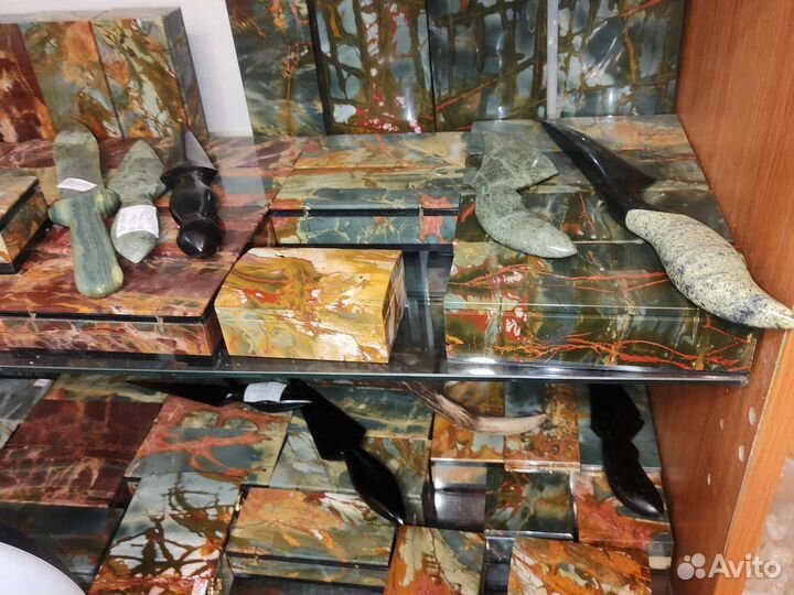 Коллекционные минералы, шкатулки,подсвечники, ножи