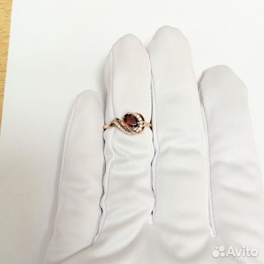 Золотое кольцо с камнем 16,5р