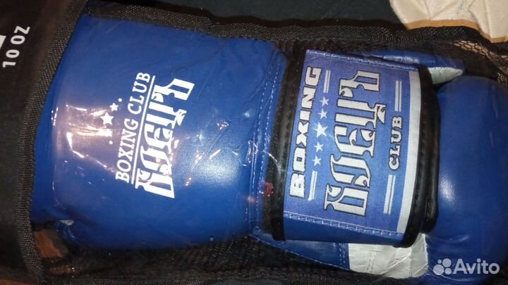 Боксерские перчатки 10 oz