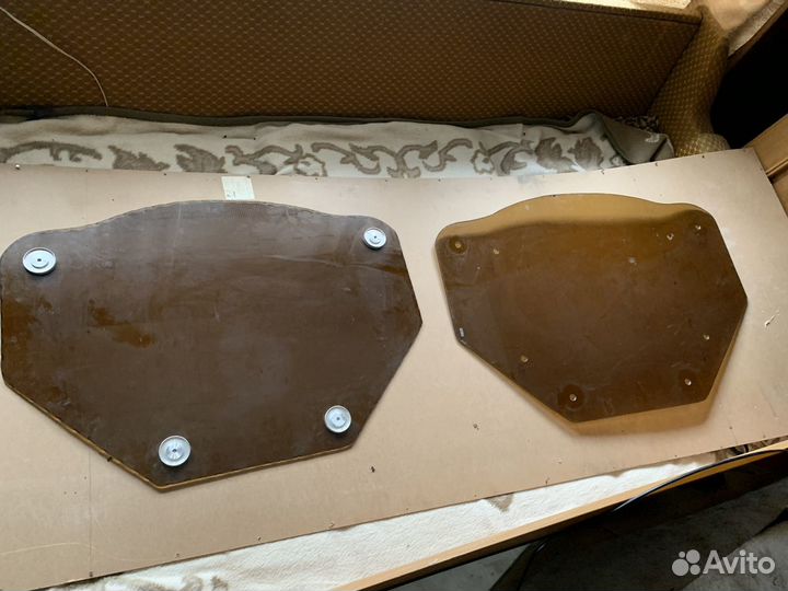 3 стеклянных коричневых столешницы