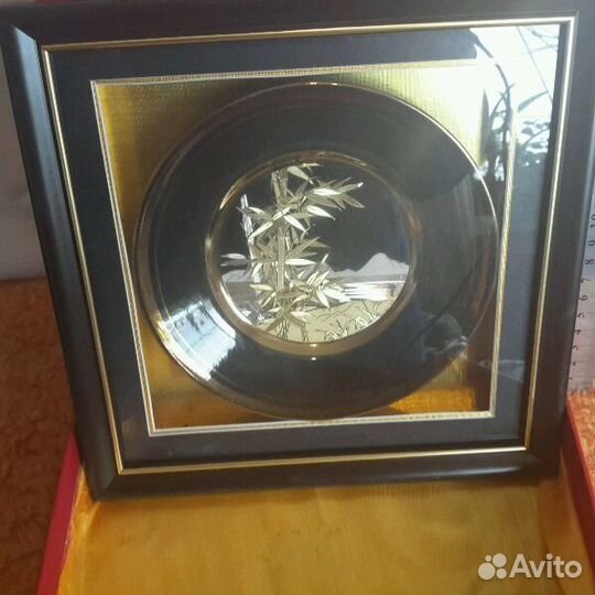 Декоративная тарелка в рамке,2 картины