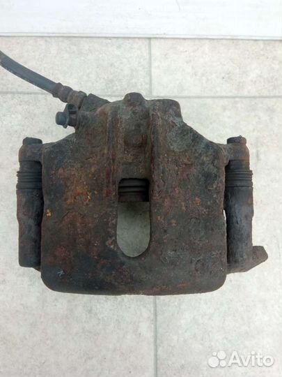 Суппорт тормозной передний правый Renault Scenic 1