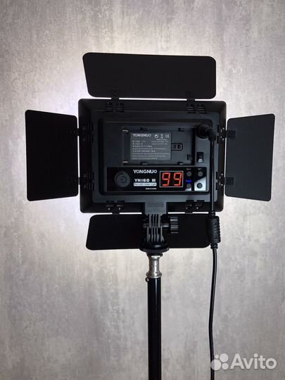 Видеосвет Yongnuo + штатив