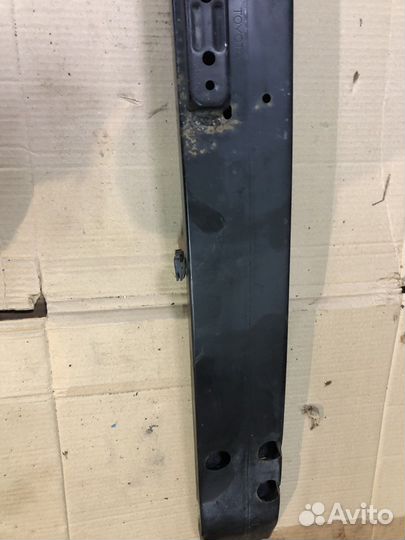 Усилитель переднего бампера Toyota Voxy