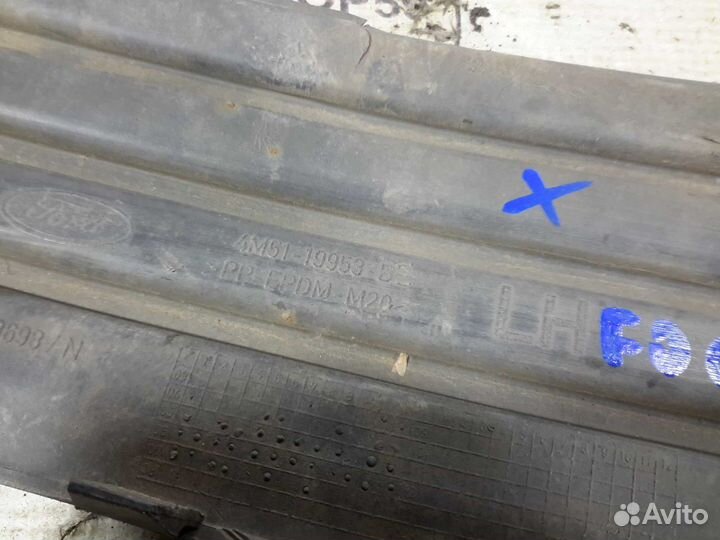 Решетка переднего бампера левая Ford Focus 2