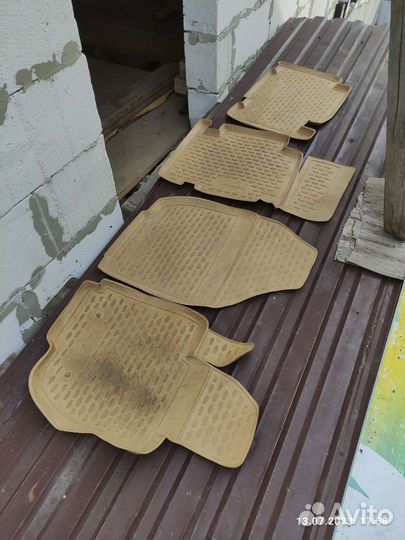 Коврики на Тойоту рав 4, оригинал, желтые