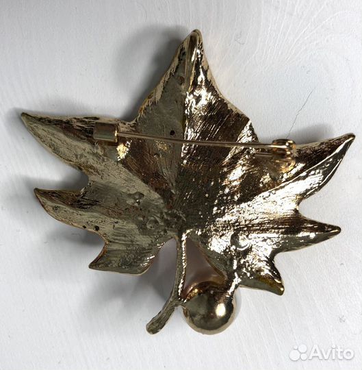 Женская брошь кулон «Кленовый лист» осень