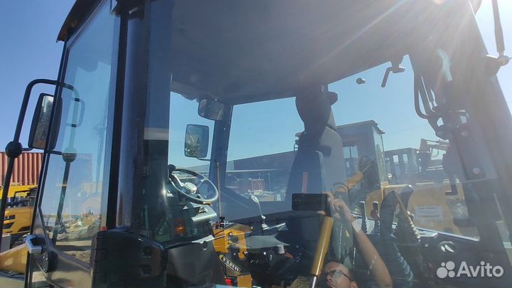 Экскаватор-погрузчик CASE 695SM, 2023