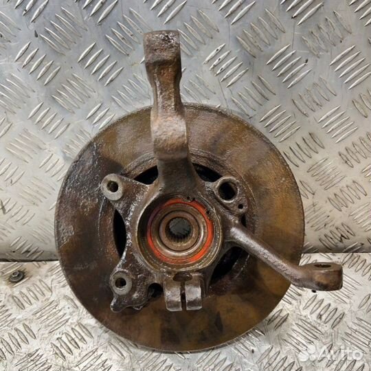 Кулак поворотный передний правый Volkswagen Passat