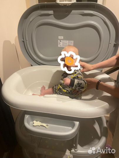 Пеленальный столик с ванночкой Mothercare