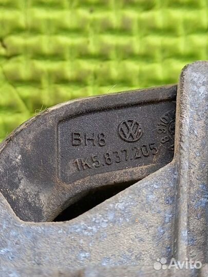 Ручка задней левой двери гольф-5+