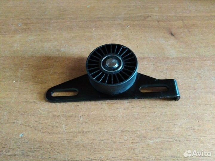 Ролик натяжной приводного ремня Renault Logan 2004