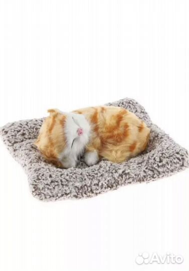 Спящий котенок игрушка